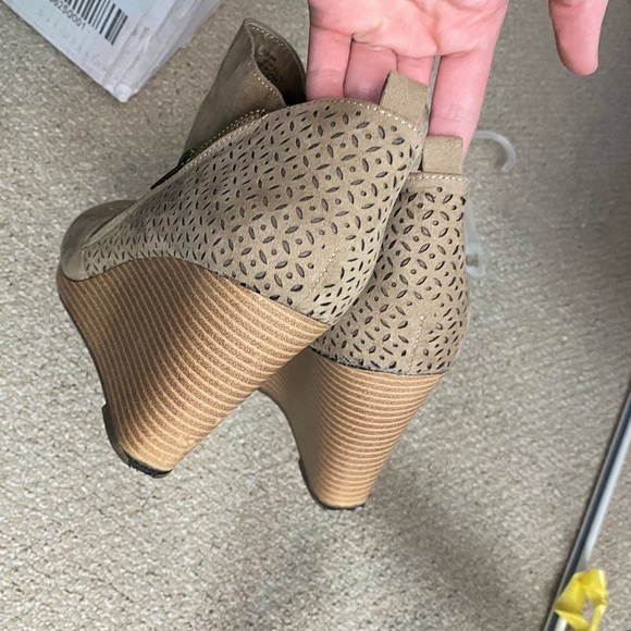 Boots - Picture 2 of 5